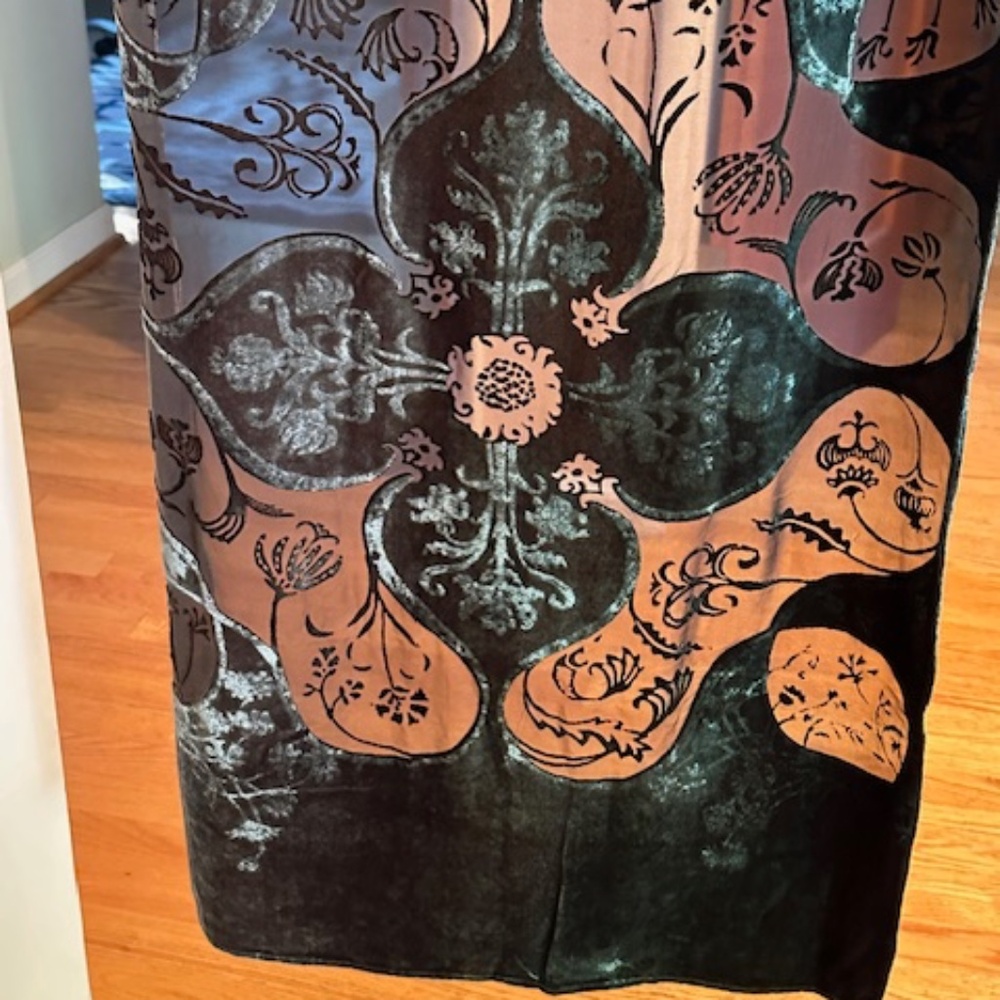 KEVIN O'BRIEN STUDIO VELVET/SILK/RAYON SCARF/WRAP